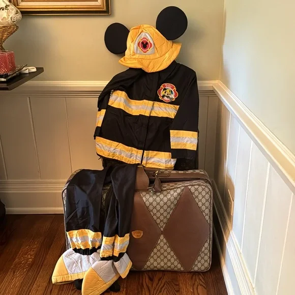 Disney Store Fireman Mickey Mouse Boys Kids Youth Halloween Costume M Medium - Picture 3 of 12